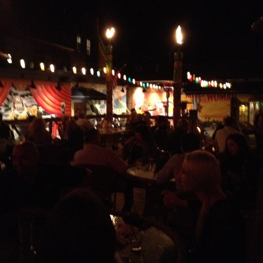 Foto tirada no(a) Kona Tiki Bar at Grind Gastropub por Jenny G. em 11/11/2012