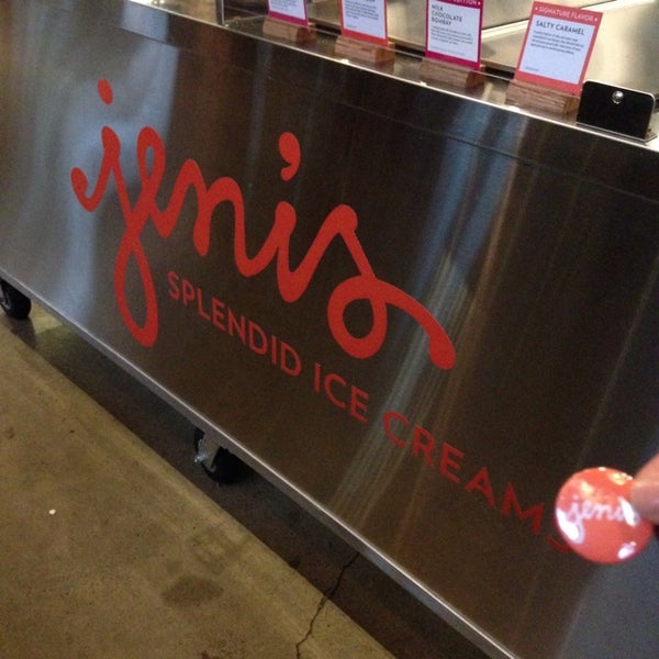 Снимок сделан в Jeni&#39;s Splendid Ice Creams пользователем Lucy S. 7/11/2014