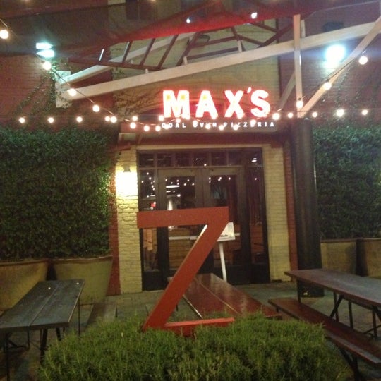 Photo taken at Max&#39;s Coal Oven Pizzeria by Isaac D. on 10/26/2012