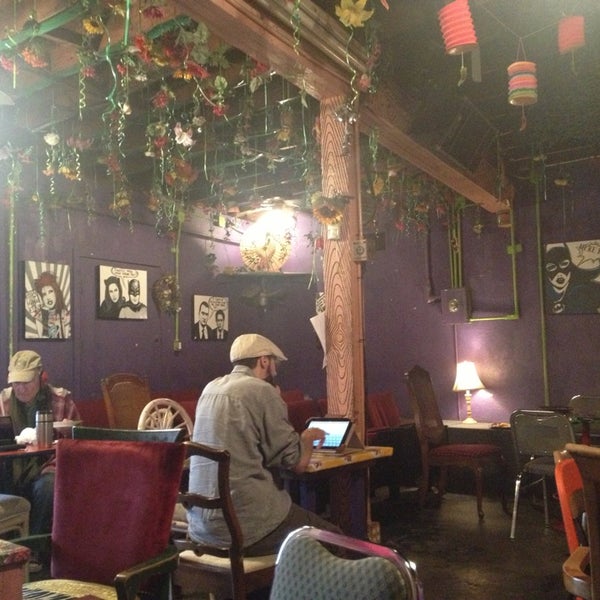 3/17/2013 tarihinde Raquel K.ziyaretçi tarafından UnUrban Coffee House'de çekilen fotoğraf