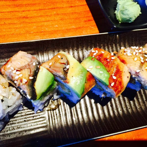 Снимок сделан в AKEMI Japanese Restaurant пользователем Susie J. 5/21/2017