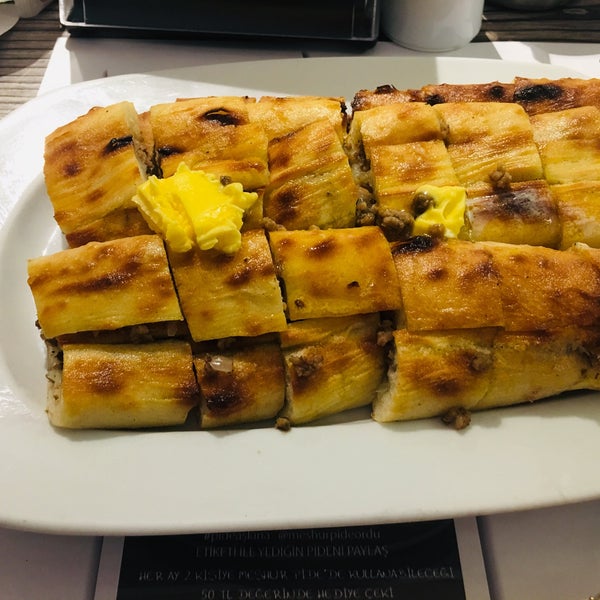 Foto scattata a Meşhur Pide Restaurant da Sunay Ş. il 8/18/2019