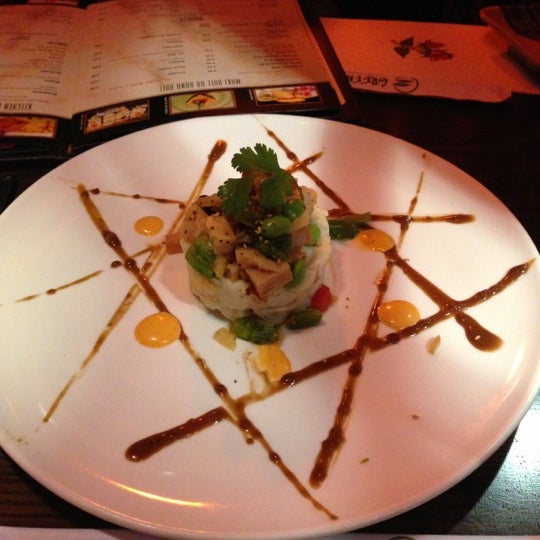 Photo prise au Greenteasushi Japanese Restaurant par TJ C. le11/22/2012