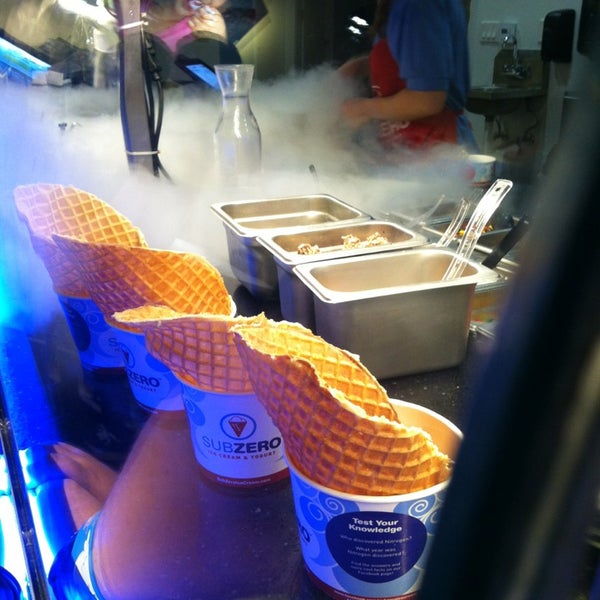รูปภาพถ่ายที่ Sub Zero Ice Cream &amp; Yogurt โดย Mikaela C. เมื่อ 2/4/2013