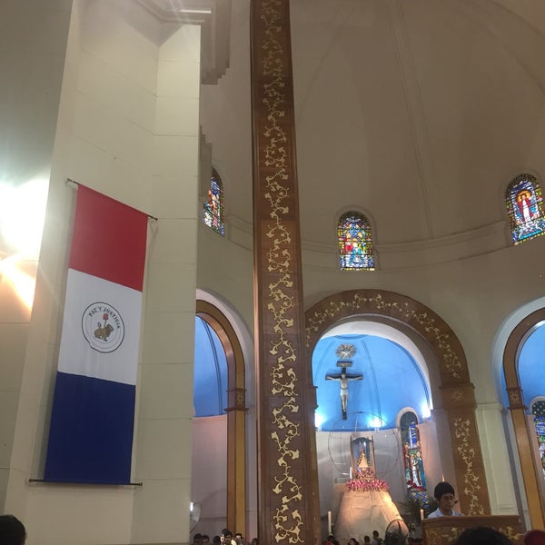 Das Foto wurde bei Basílica de la Virgen de Caacupé von Rossana S. am 12/15/2018 aufgenommen
