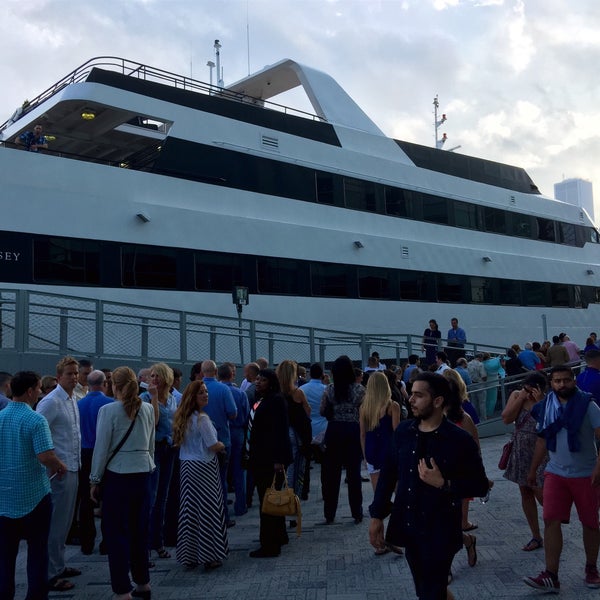 7/14/2015 tarihinde Matthew Wonsuk K.ziyaretçi tarafından Odyssey Cruises'de çekilen fotoğraf