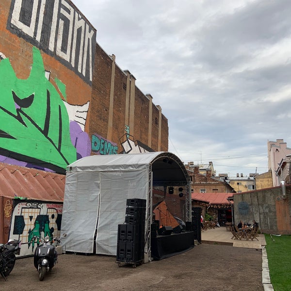 Бранч гараж питер. Branch garage санкт. Branch garage спб бар. Brunch garage питер. Бар бранч гараж спб.