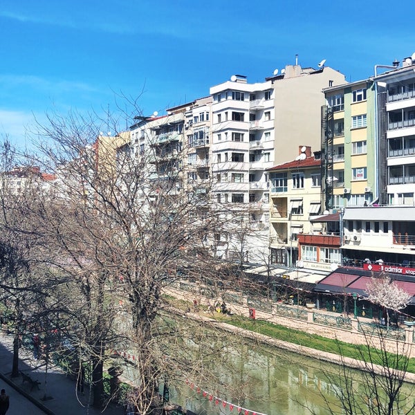 รูปภาพถ่ายที่ Sennacity Hotel โดย Aslı Çiçek Ş. เมื่อ 3/10/2018