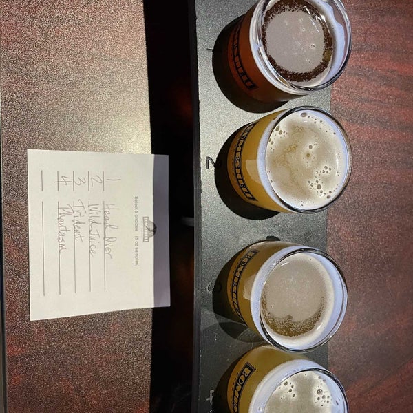 Снимок сделан в Bombshell Beer Company пользователем Mike C. 3/26/2023