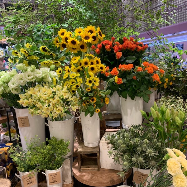 Photos At Hibiya Kadan Style Vif Flower Shop