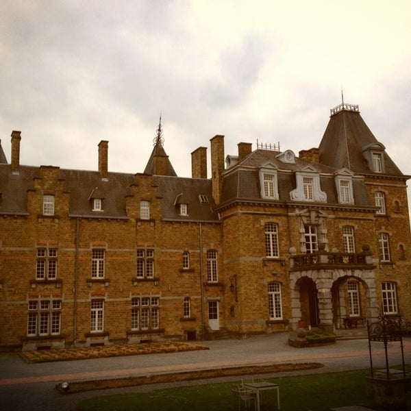 รูปภาพถ่ายที่ Château de la Poste โดย Godfried B. เมื่อ 5/1/2013