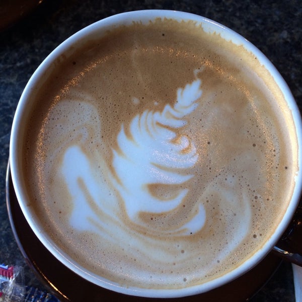 10/26/2013 tarihinde Brittany D.ziyaretçi tarafından Coffee at The Point'de çekilen fotoğraf