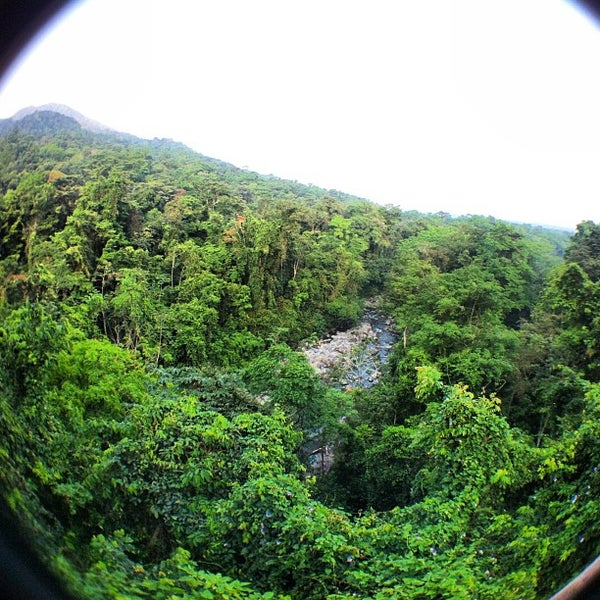 รูปภาพถ่ายที่ The Lodge at Pico Bonito โดย Nellie H. เมื่อ 4/23/2013