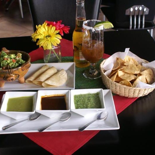 รูปภาพถ่ายที่ The MexZican Gourmet โดย Chef Ze Carlos J. เมื่อ 1/29/2013