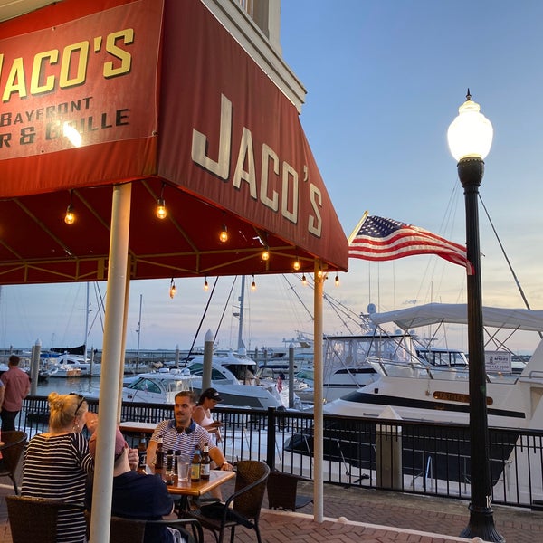 Foto tirada no(a) Jaco&#39;s Bayfront Bar &amp; Grille por J C. em 5/22/2020