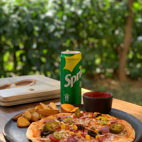 Photo prise au Pomidori Pizzeria par 𝓑. 𝓚 le10/5/2019