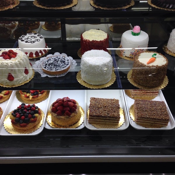 4/16/2014에 Charlie B.님이 Epicure Gourmet Market &amp; Cafe에서 찍은 사진