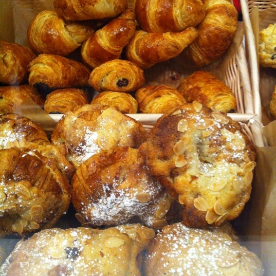 10/1/2012 tarihinde Kingsley H.ziyaretçi tarafından Du Jour Bakery'de çekilen fotoğraf