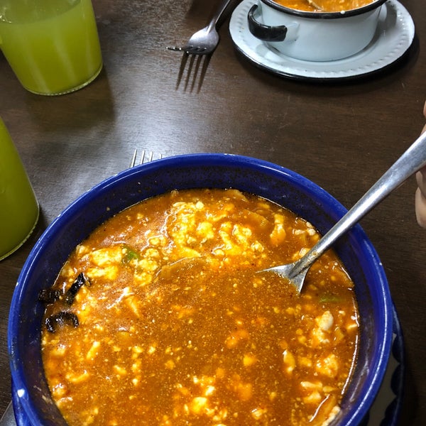 Очень вкусный суп ацтеков. На фото большая и малая порция