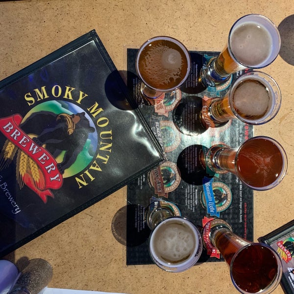 Photo taken at Smoky Mountain Brewery by Artsy F. on 7/20/2019