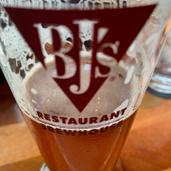Photo taken at BJ&#39;s Restaurant &amp; Brewhouse by Artsy F. on 8/9/2020