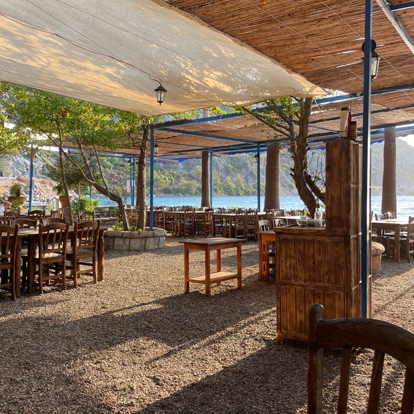 Foto scattata a Delikyol Deniz Restaurant Mehmet’in Yeri da Salih C. il 8/7/2021