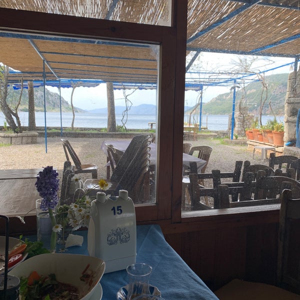 3/8/2020에 Salih C.님이 Delikyol Deniz Restaurant Mehmet’in Yeri에서 찍은 사진