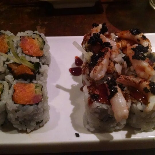 Little shrimp gift maki and spicy tuna maki. Yum!