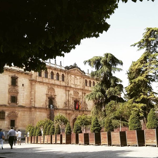 Foto diambil di Universidad de Alcalá oleh Oscuelar pada 7/16/2015