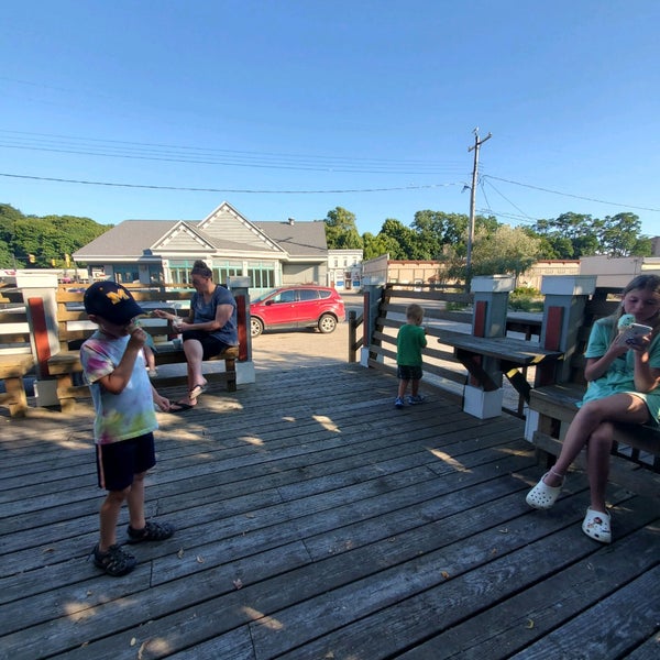 House Of Flavors Ice Cream Parlor in Manistee