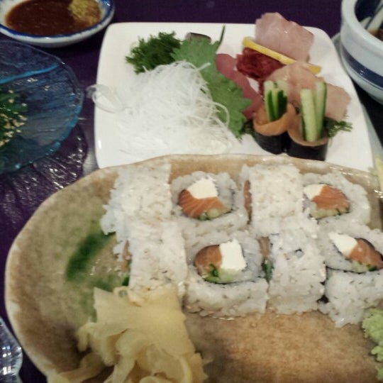 8/29/2013 tarihinde Laura K.ziyaretçi tarafından Shiki Japanese Restaurant'de çekilen fotoğraf