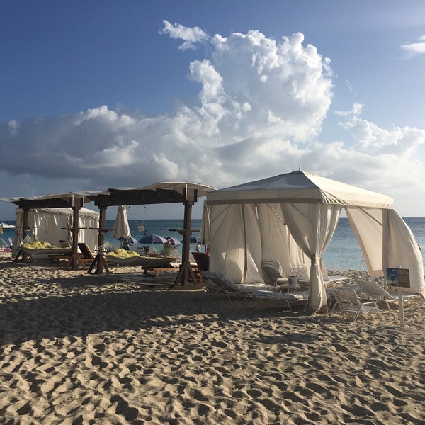 Снимок сделан в The Westin Grand Cayman Seven Mile Beach Resort &amp; Spa пользователем Brendon A. 7/7/2016