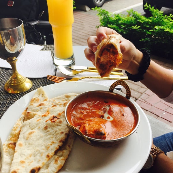 Photo taken at Naans &amp; Curries by Fabiola R. on 5/25/2016
