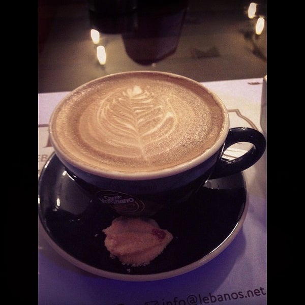 Foto diambil di Lebanos Restoraunt &amp; Cafe oleh Slim A. pada 12/13/2013