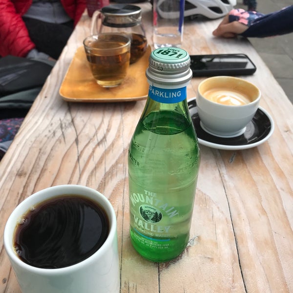 Foto diambil di Réveille Coffee Co. oleh Nima E. pada 12/15/2018
