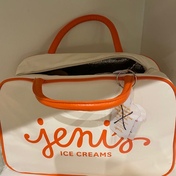 12/30/2019 tarihinde Nima E.ziyaretçi tarafından Jeni&#39;s Splendid Ice Creams'de çekilen fotoğraf