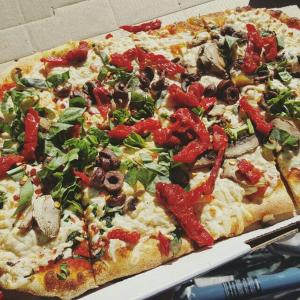 Foto tirada no(a) DC Pizza por Carrie E. em 3/1/2016