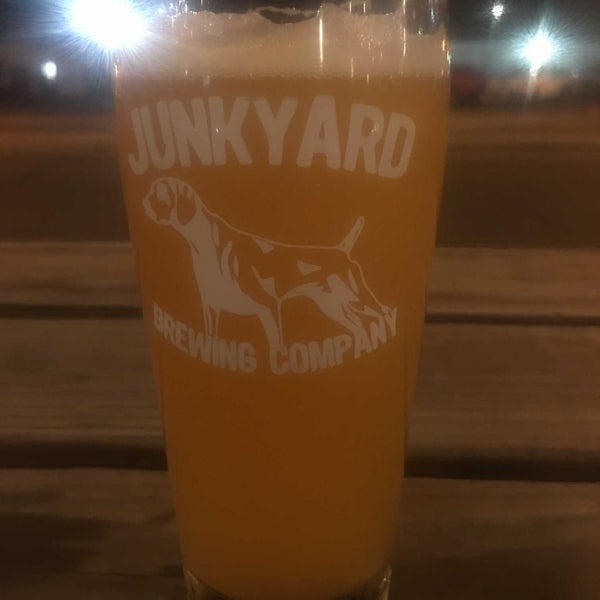 7/23/2022 tarihinde Andy S.ziyaretçi tarafından Junkyard Brewing Company'de çekilen fotoğraf