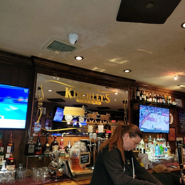 Foto diambil di Kinchley&#39;s Tavern Inc. oleh Michael L. pada 2/16/2022