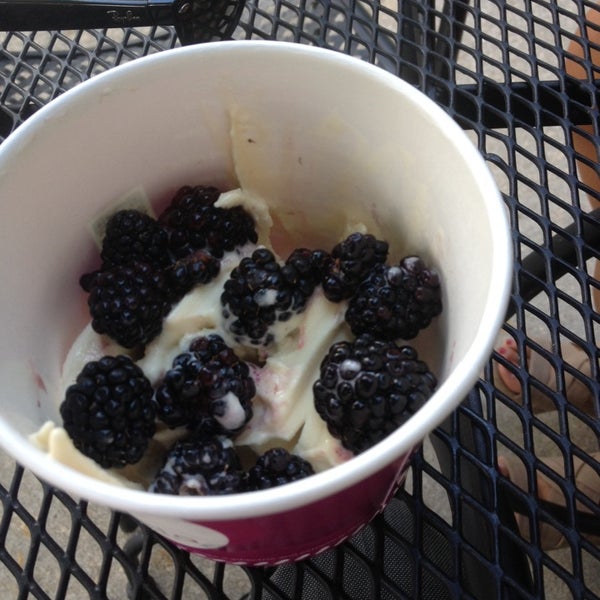 Photo taken at Fruttela Frozen Yogurt by James D. on 9/29/2013
