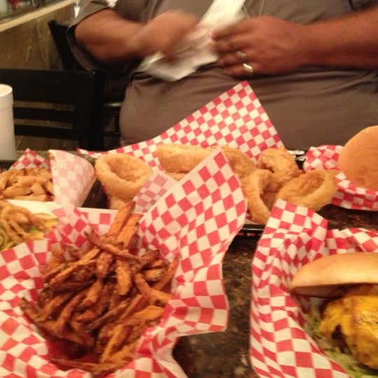9/1/2013 tarihinde Caretha C.ziyaretçi tarafından Chop House Burgers'de çekilen fotoğraf