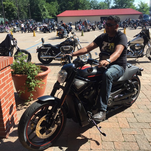 7/25/2015 tarihinde Sameer&#39;s E.ziyaretçi tarafından Bergen County Harley-Davidson'de çekilen fotoğraf
