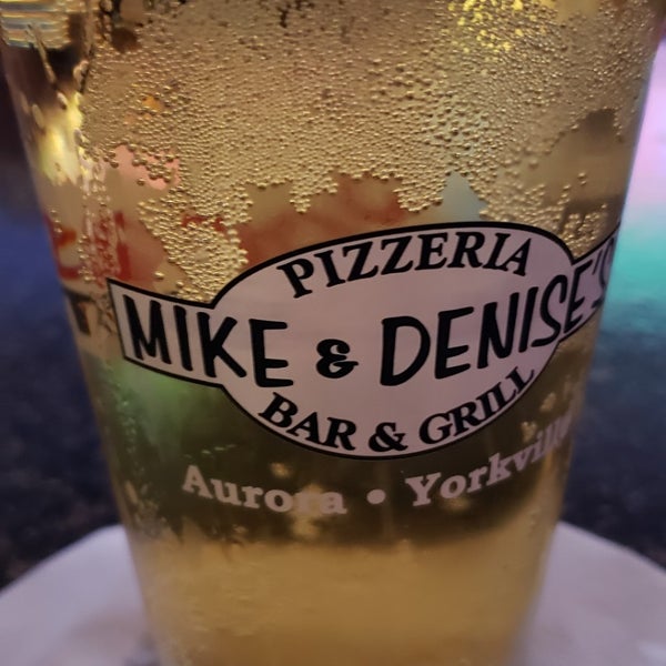 Foto tirada no(a) Mike &amp; Denise&#39;s Pizzeria and Pub por Robert em 8/10/2019