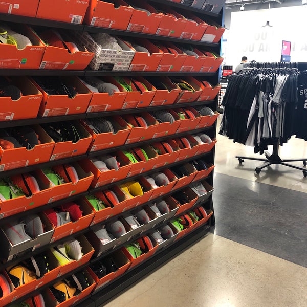 nike clearance store fairmont