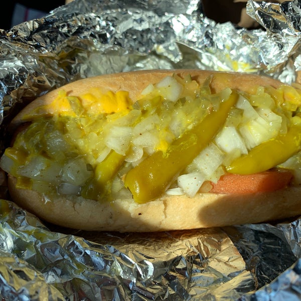 Das Foto wurde bei Steve&#39;s Hot Dogs &amp; Burgers von Erik R. am 3/24/2019 aufgenommen