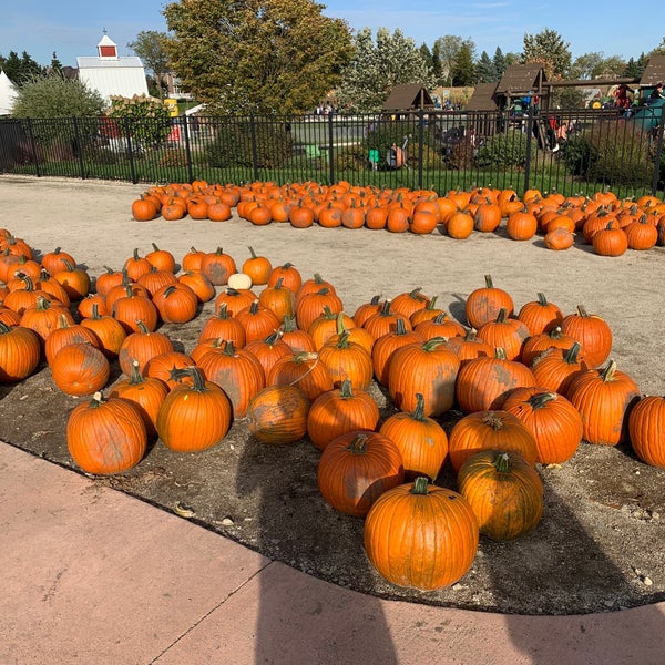 Foto scattata a Goebbert&#39;s Farm &amp; Garden Center da Erik R. il 10/19/2019