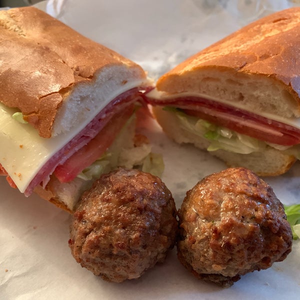 Tony's Italian Deli and Subs Edison Park Şikago, IL