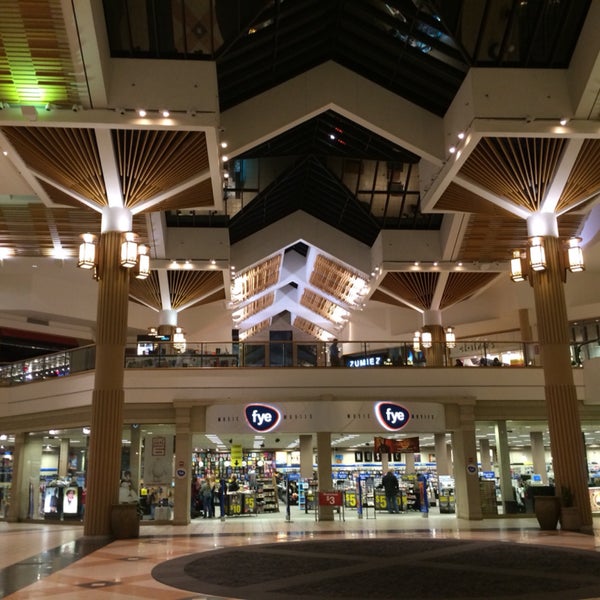 Food Court Stratford Square Cafeteria