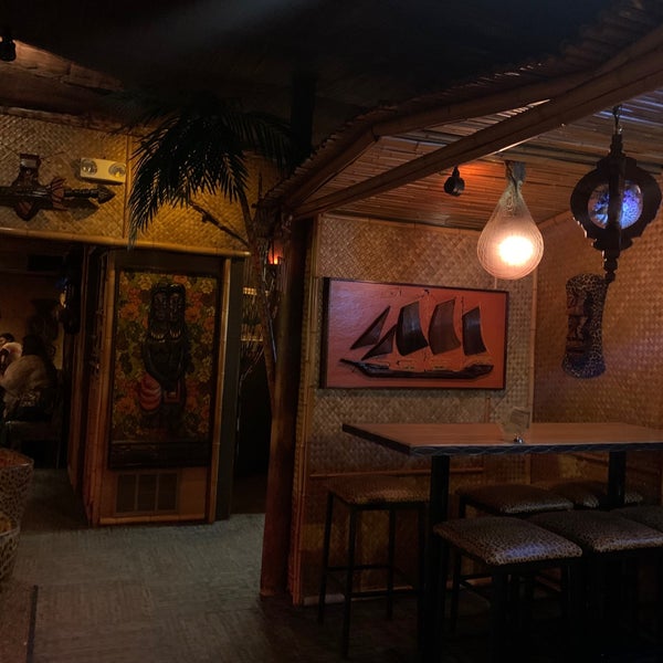 Foto scattata a Hala Kahiki Tiki Bar &amp; Lounge da Erik R. il 3/5/2022