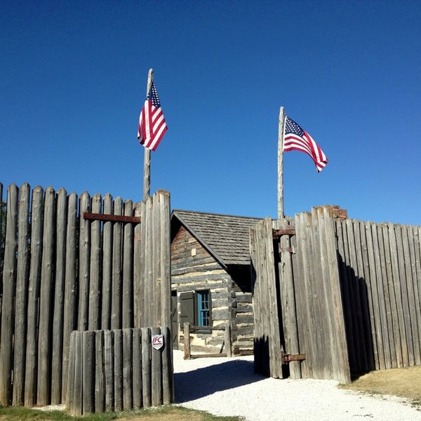 9/16/2013 tarihinde Erik R.ziyaretçi tarafından The Fort Museum and Frontier Village'de çekilen fotoğraf